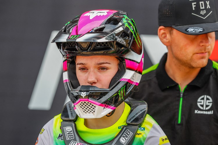 Lotte Van Drunen staying focused on the start line.